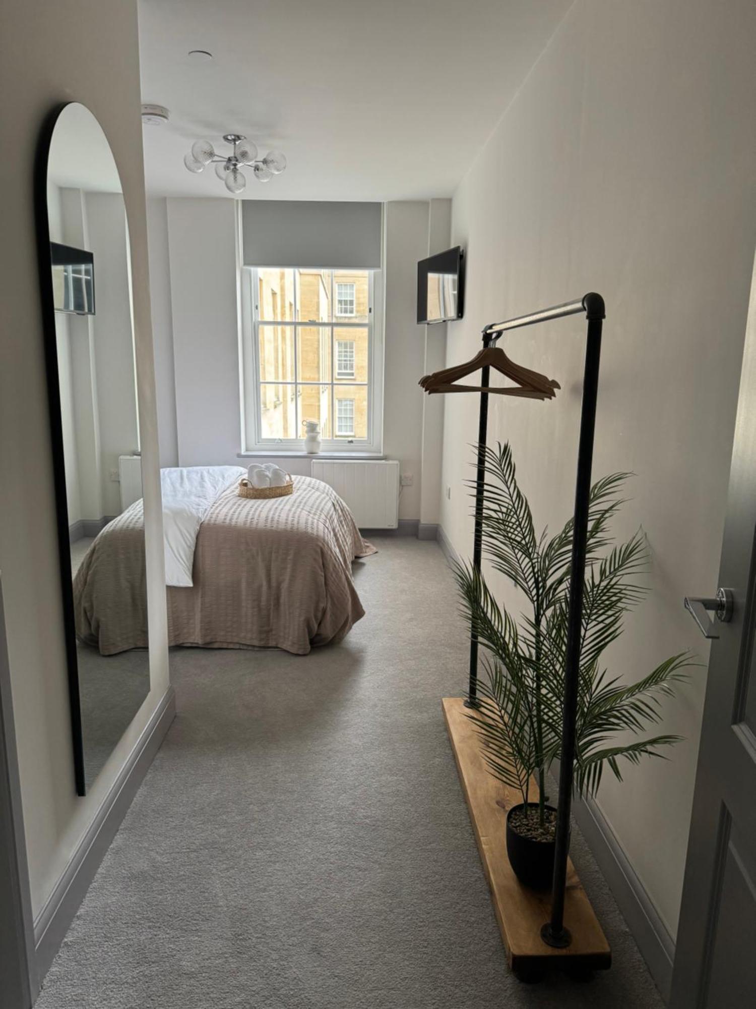 Haus Of Sulis, City Centre Apartment With Lift Access Bath Exterior foto